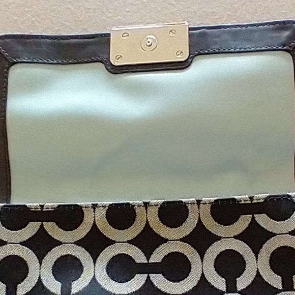 Coach clutch purse - Authentic - 8.5" (L) x 5" (H) with detachable strap - Picture 10 of 15